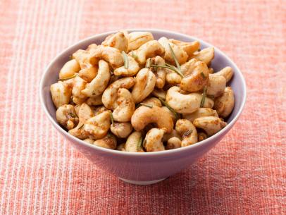 1G1B04_Rosemary-Roasted-Cashews_s4x3.jpg.rend.sni12col.landscape